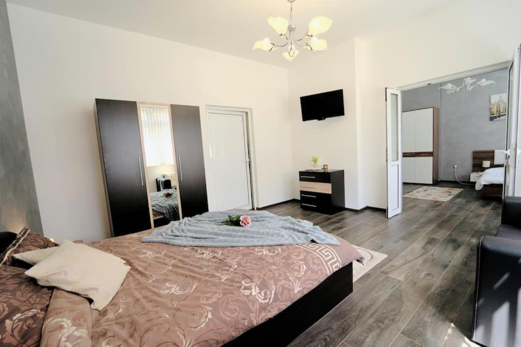 Cozy 2-Bedroom Flat In The Very Center Of Σόφια Εξωτερικό φωτογραφία