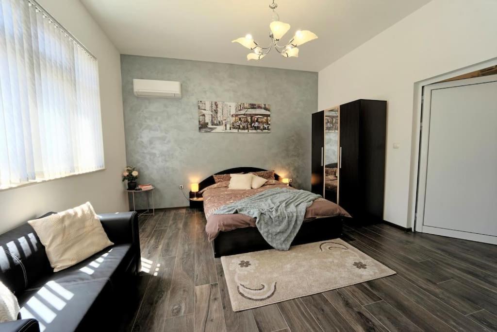 Cozy 2-Bedroom Flat In The Very Center Of Σόφια Εξωτερικό φωτογραφία